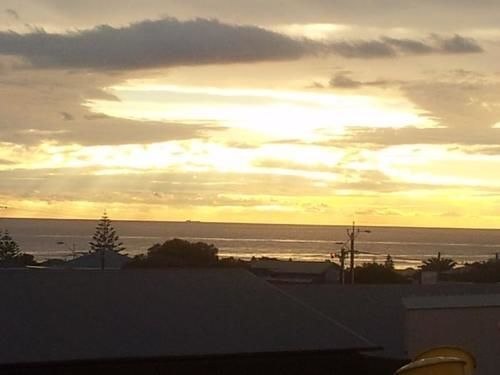 Christies Beach Hotel Clarendon Bagian luar foto